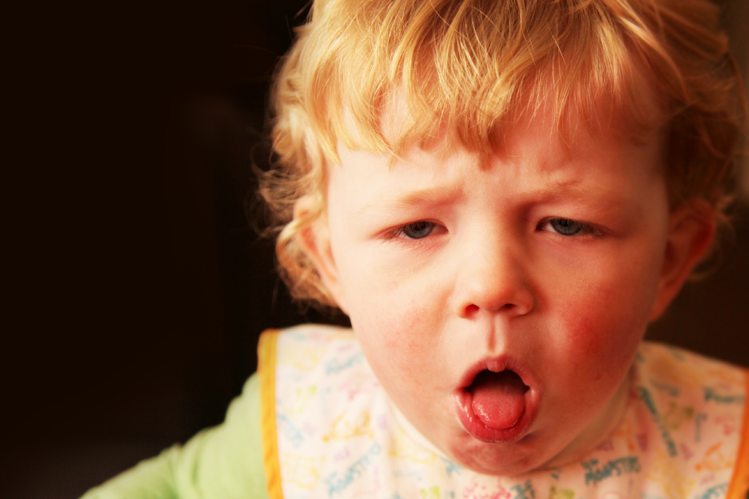 how to cure bad cold in child शिशु को अगर बहुत बुरी खांसी है तो इस तरह रोकें